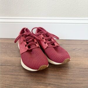 New Balance Women’s Sneakers 8